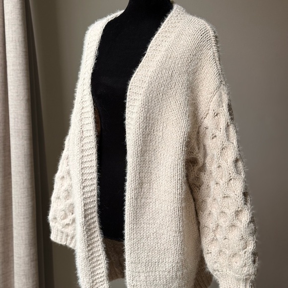 Janice Apparel Chunky Knit Sweater Cardigan Cozy Soft Fall Bubble Sleeve Large - Picture 1 of 5